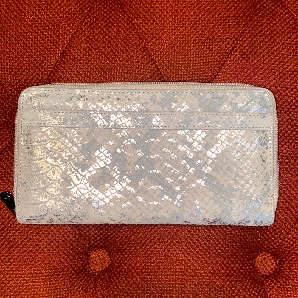 Silpada Metallic Snake 🐍 Skin Print Zip Around Leather Wallet